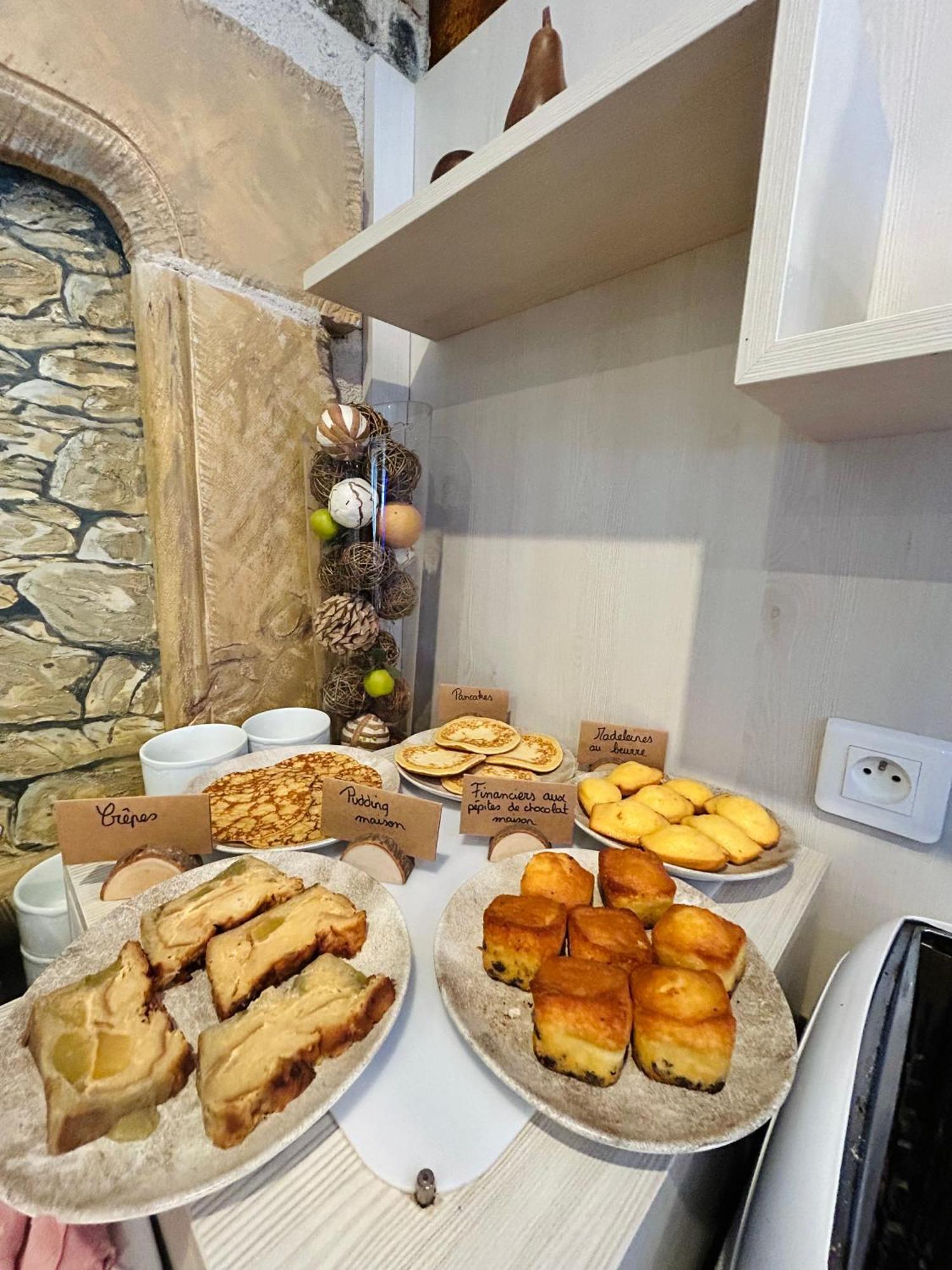 Logis Hotel L'Ayguelade Bielle Luaran gambar