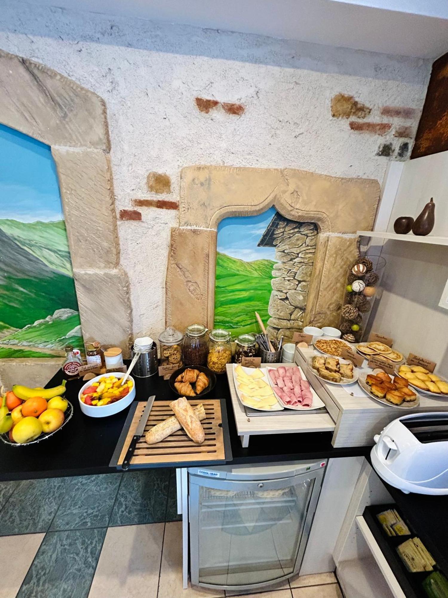 Logis Hotel L'Ayguelade Bielle Luaran gambar