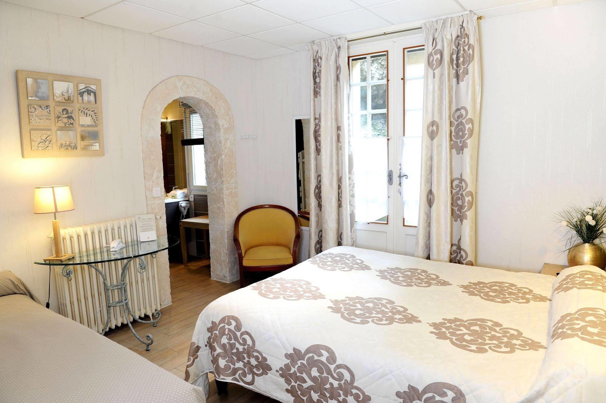Logis Hotel L'Ayguelade Bielle Luaran gambar