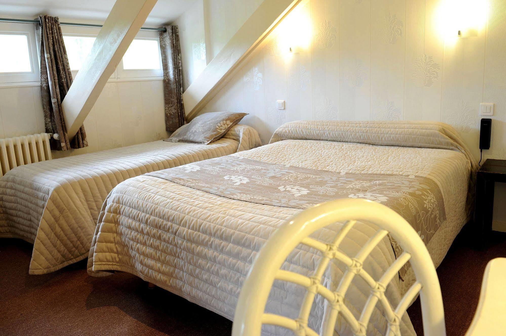 Logis Hotel L'Ayguelade Bielle Luaran gambar