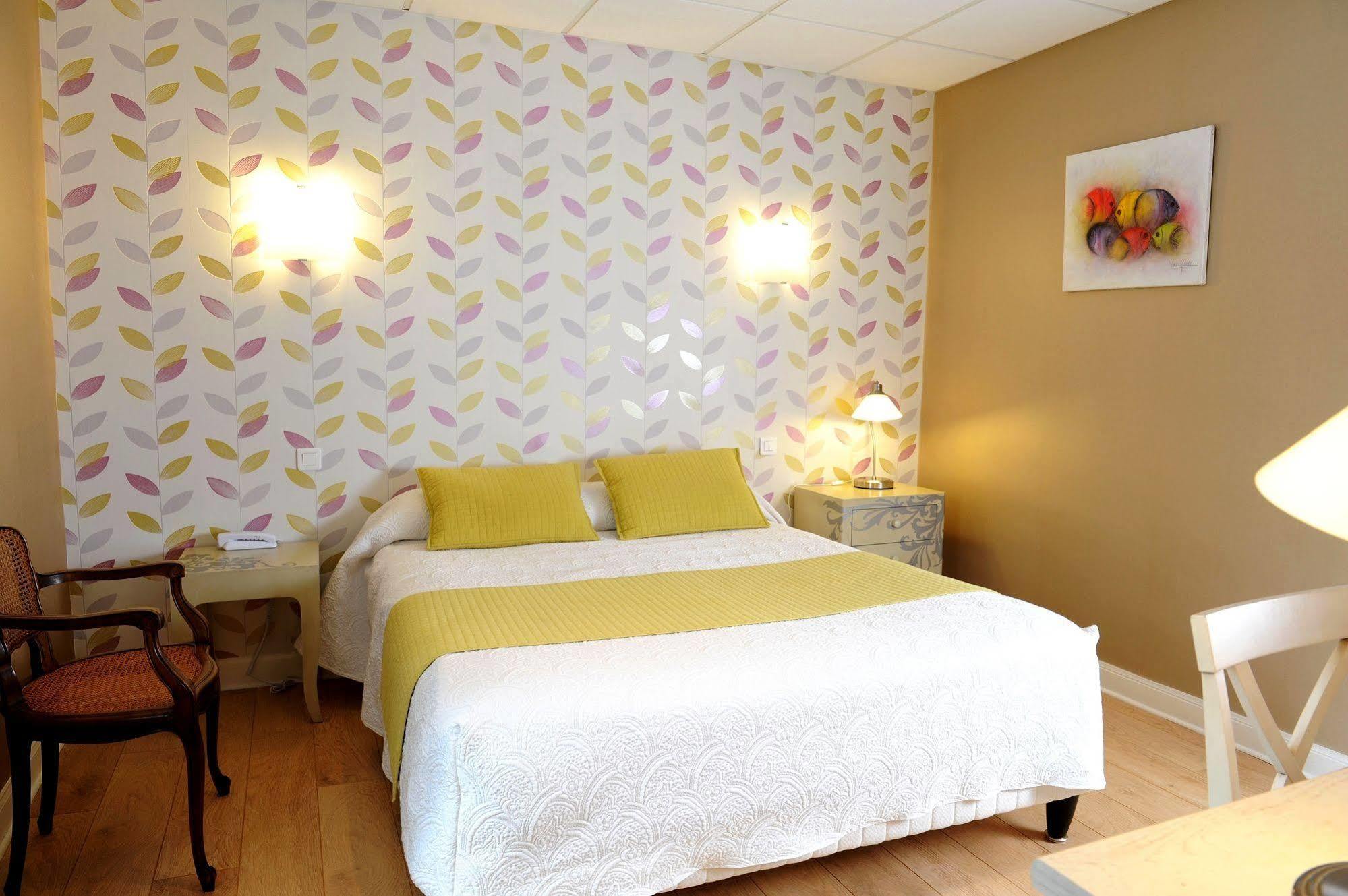Logis Hotel L'Ayguelade Bielle Luaran gambar
