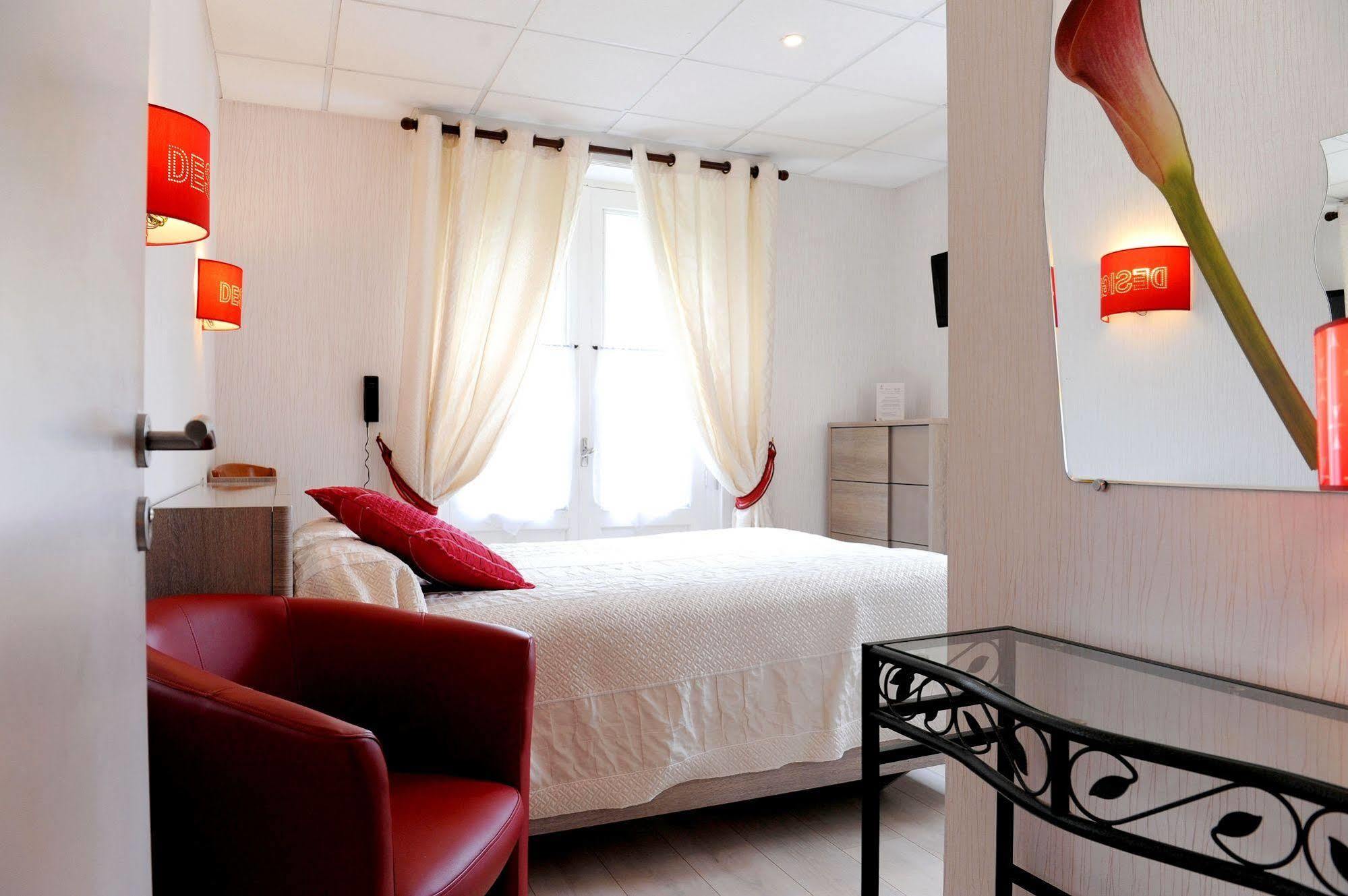 Logis Hotel L'Ayguelade Bielle Luaran gambar